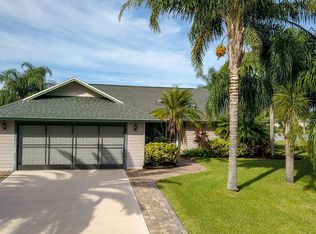 460 Crystal Lake Dr, Melbourne, FL 32940