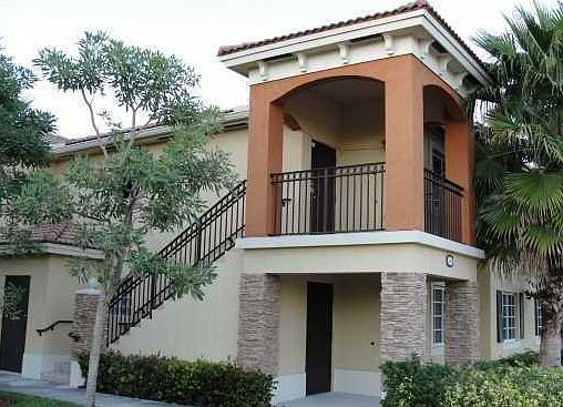 1st image of 930 NE 34th Ave #201-1