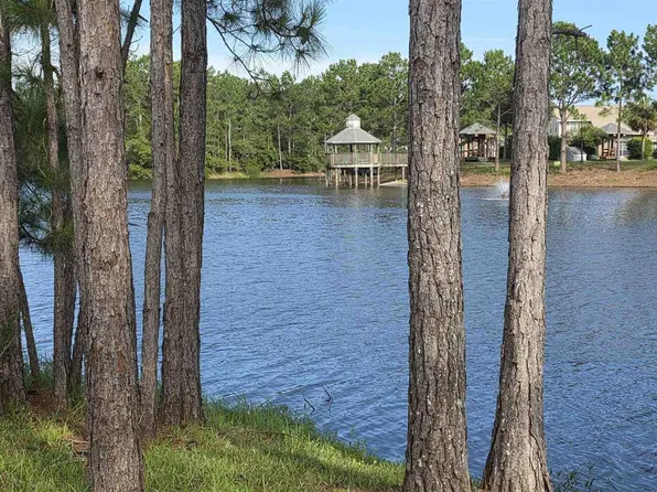 10020 Parker Lake Cir, Navarre, FL 32566