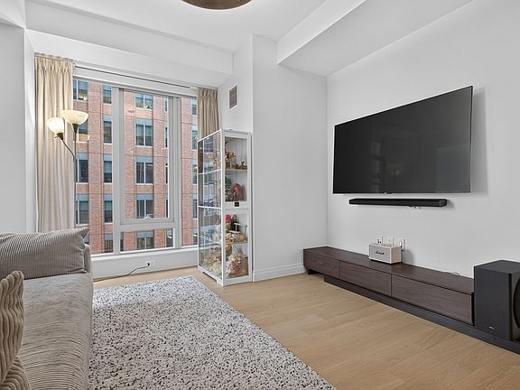 4th image of 135 Seaport Blvd Unit 1106