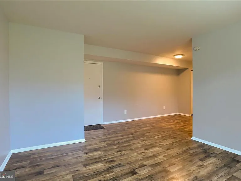 4411 Falls Bridge Dr #B — Photo 5