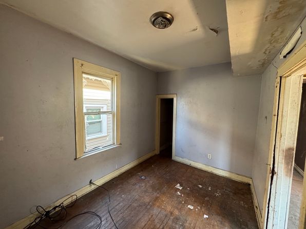 chicago-illinois-2120522629 picture