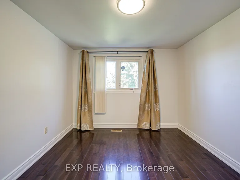 82 Muirlands Dr — Photo 17