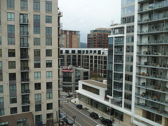 4th image of 900 NW Lovejoy St APT 819