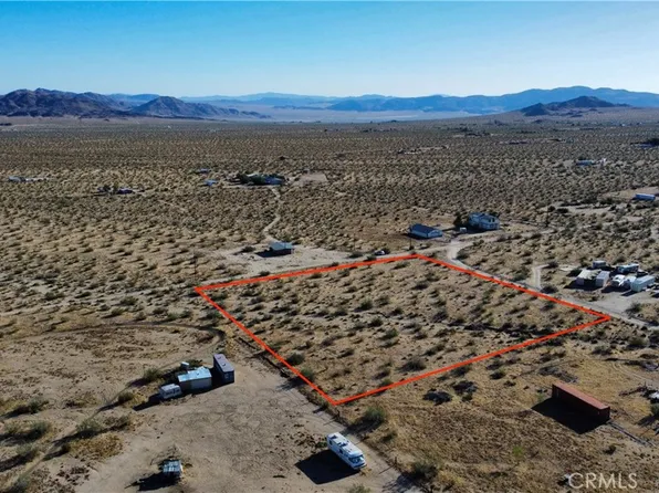 702 Bell Rd, Landers, CA 92285