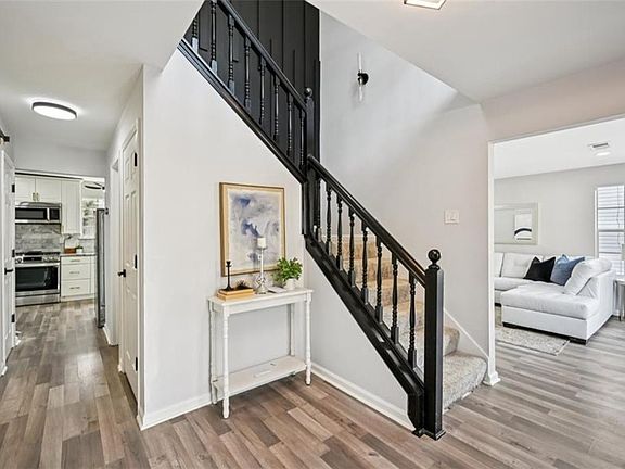 2nd image of 2985 Patty Holw