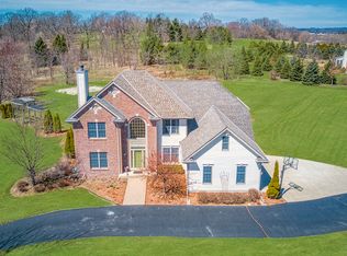 1571 Prairie Ln, Hubertus, WI 53033
