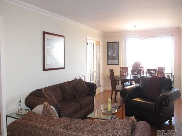 11011 Queens Boulevard image 1 of 8