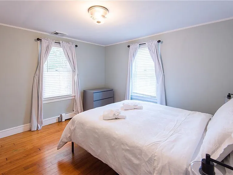 393 Aquidneck Ave — Photo 8