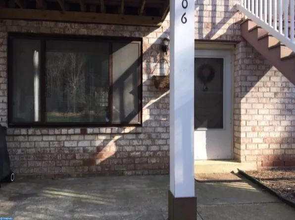 7306 Hilltop Dr, Brookhaven, PA 19015