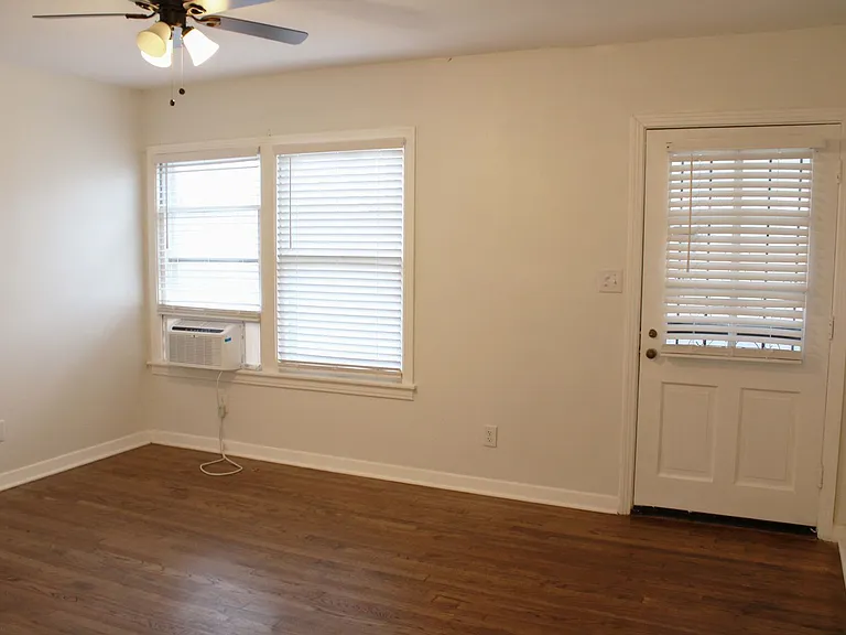 2825 W Woodlawn Ave — Photo 6
