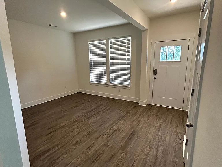 284 E Hayne St — Photo 13