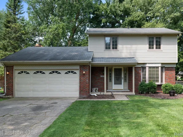 38351 Willowmere St, Harrison Township, MI 48045