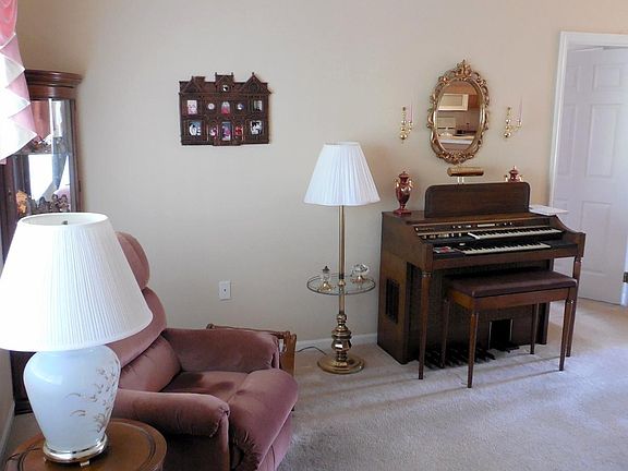 5th image of 250 Pioneer Cir