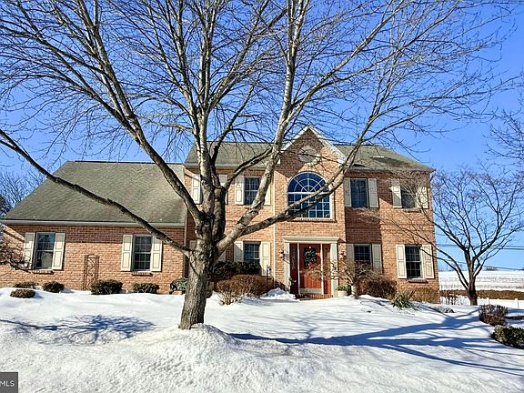 2nd image of 110 Pennsylvania Ave