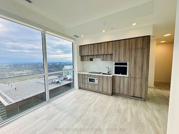 4th image of 39 Roehampton Ave #3905