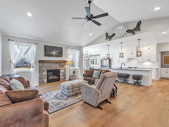 3rd image of 5593 N Amethyst Dr