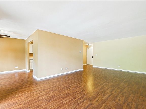 5th image of 450 Raintree Ct Unit 2K