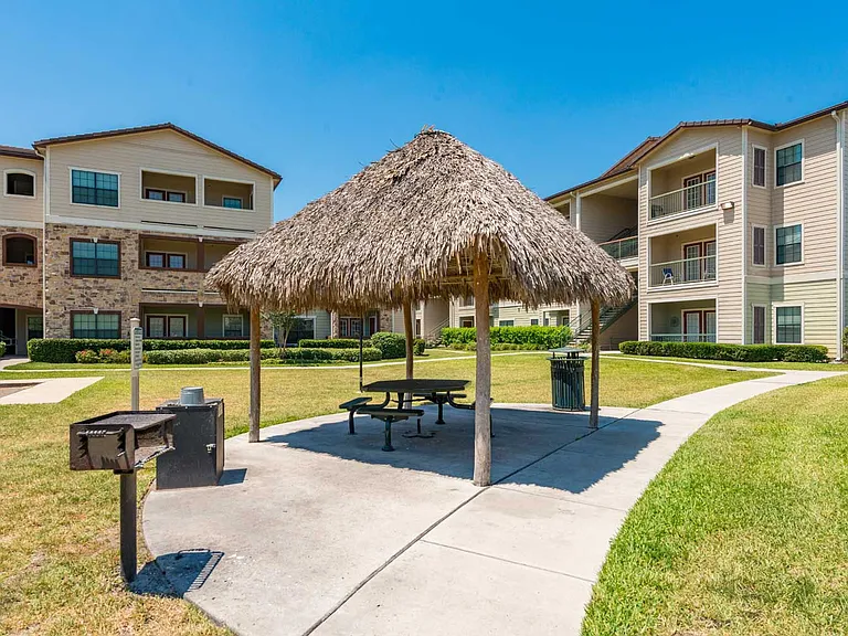Plantation Apartments — Photo 39