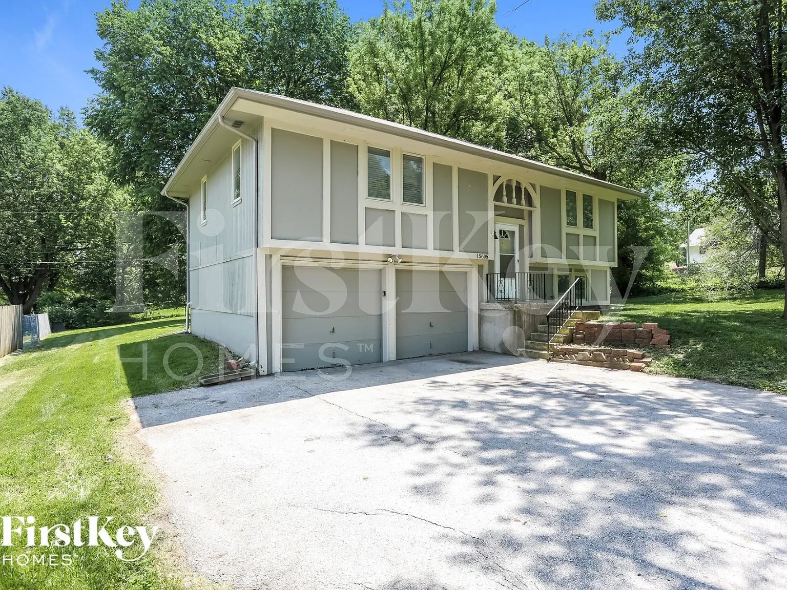 3 bed, 2.0 bath, 1350 sqft, $2,120 — Photo 2