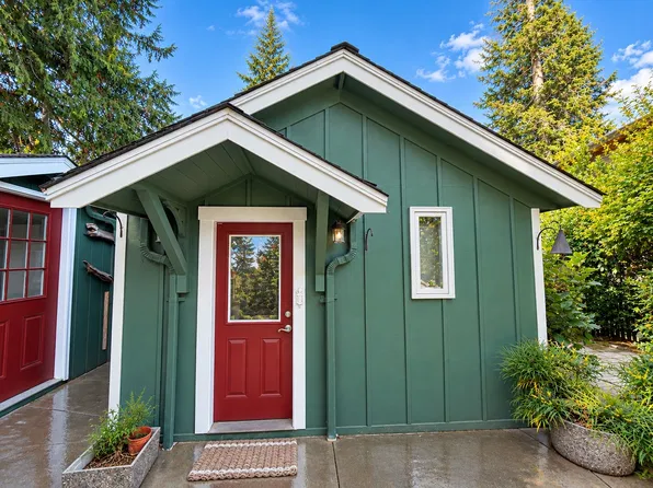 9986 NE Ewing Street, Bainbridge Island, WA 98110