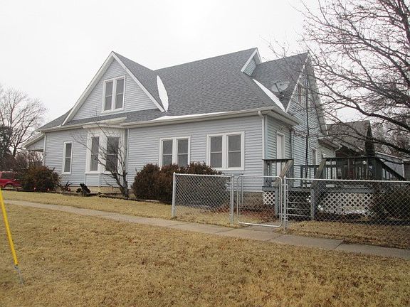 4th image of 202 N Denver St