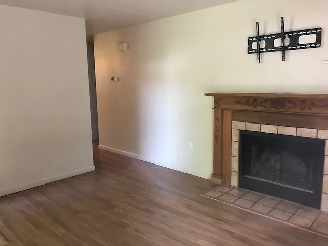3 bedroom 2 bath Mountain Shadow Square — Photo 2