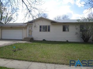 605 S Lewis Dr, Brandon, SD 57005