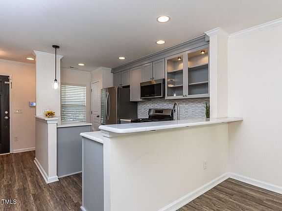 4th image of 3204 Bartlett Cir
