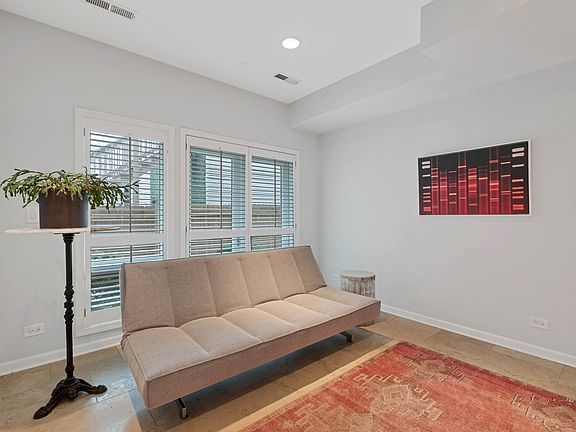 2nd image of 1742 W Diversey Pkwy APT 4