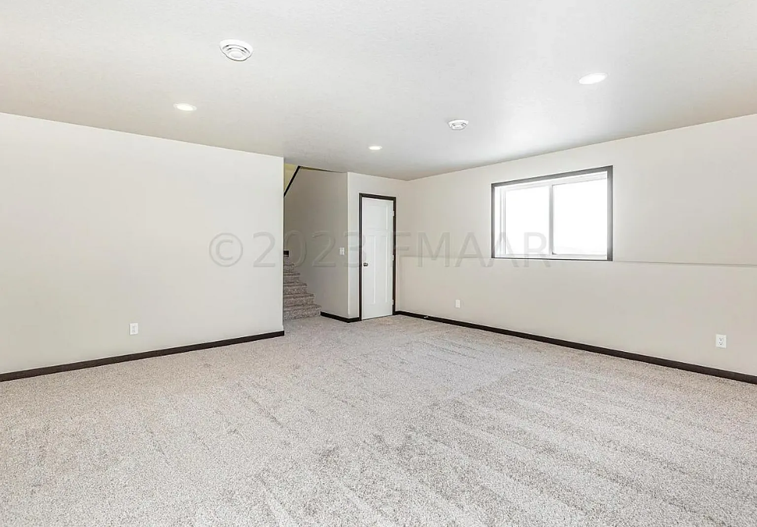 1506 Keystone Cir NE — Photo 3
