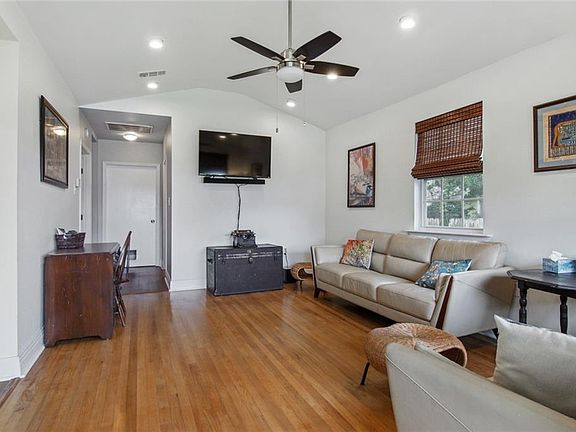 3rd image of 4809 Eagle St