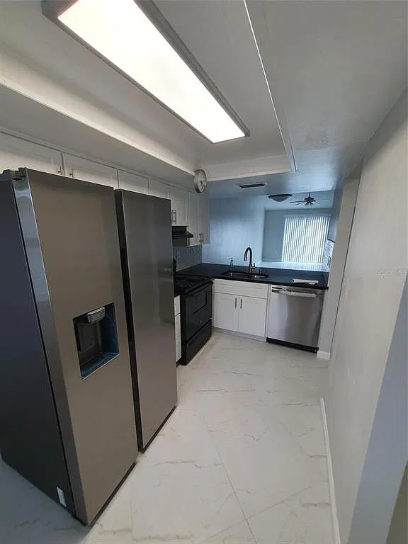 2 bed, 2.0 bath, 1000 sqft, $1,900 — Photo 2
