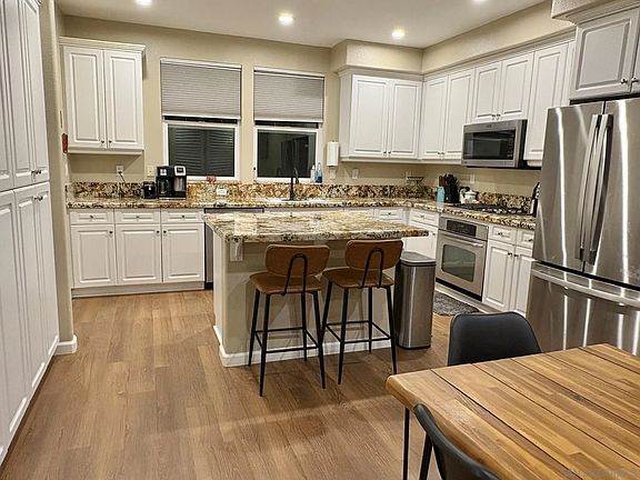 5th image of 3030 Beachwood Bluff Way