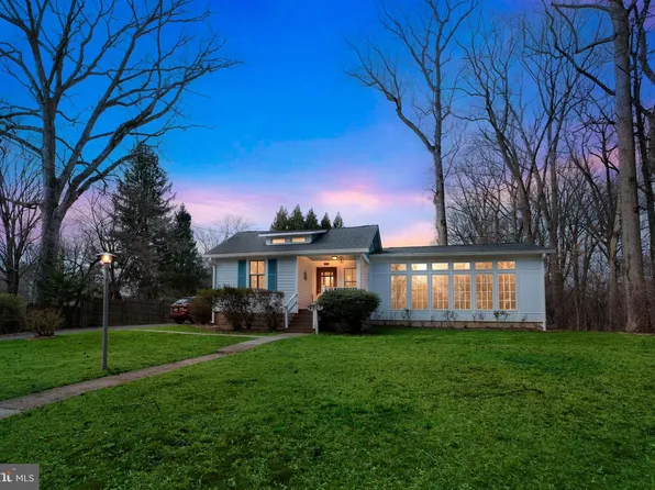 4601 Waverly Ave, Garrett Park, MD 20896