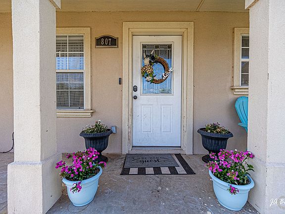 4th image of 807 W 23rd St