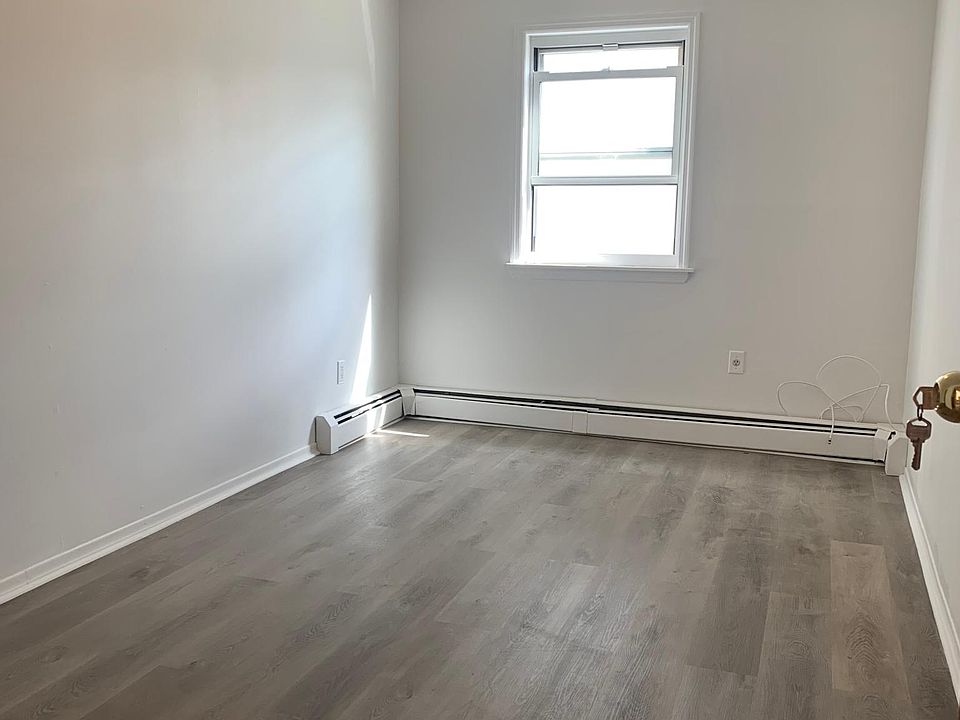 1st image of 2268 E 15th St