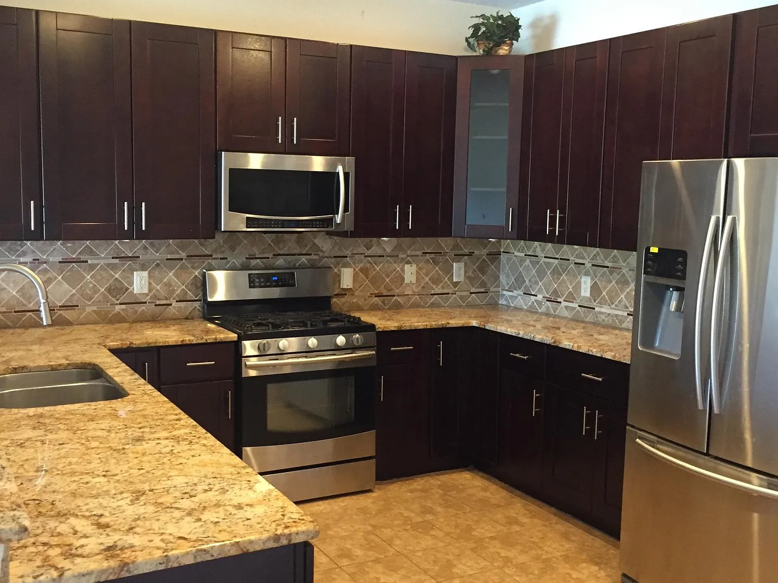 4 bed, 2195 sqft, $2,900 — Photo 3