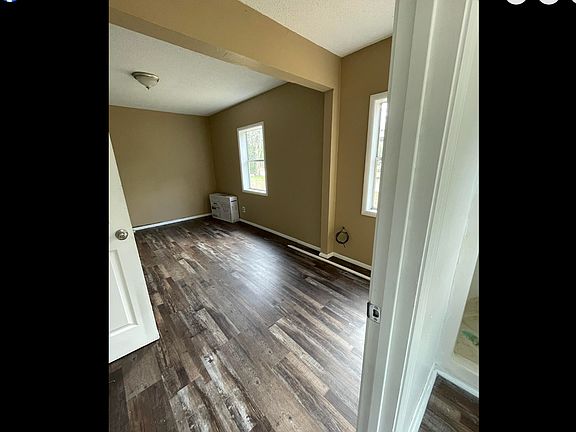 5th image of 1107 S Range St