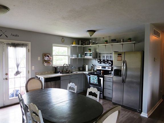 5th image of 415 Brookwood Dr