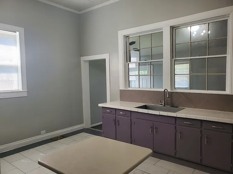 803 Woodlawn St — Photo 5