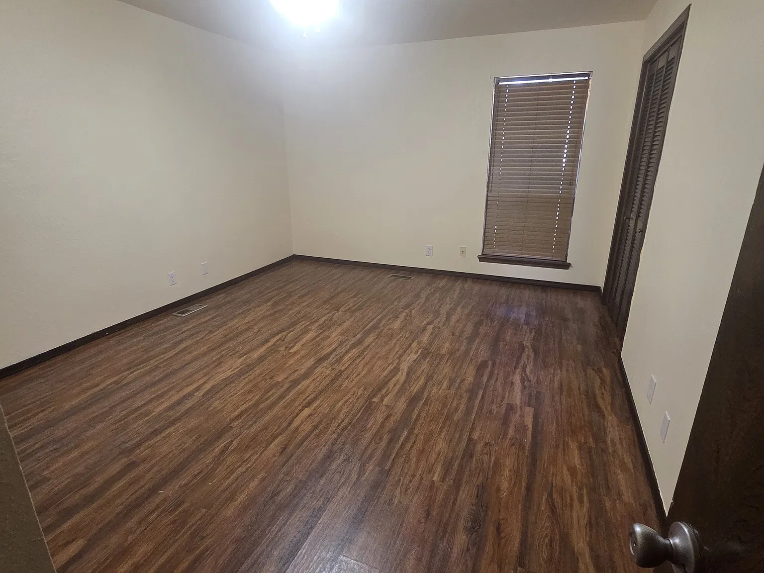 3 bed, 1301 sqft, $1,400 — Photo 2