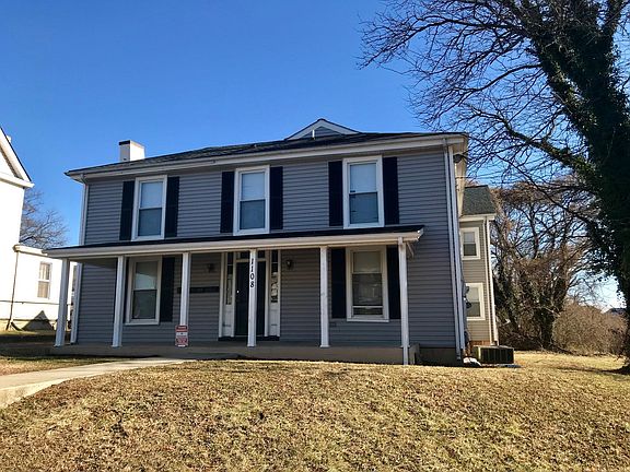 Side and yard of 16th Street Apartments