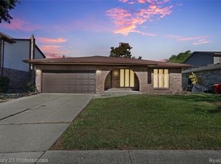 16129 Cambell Dr, Macomb, MI 48044