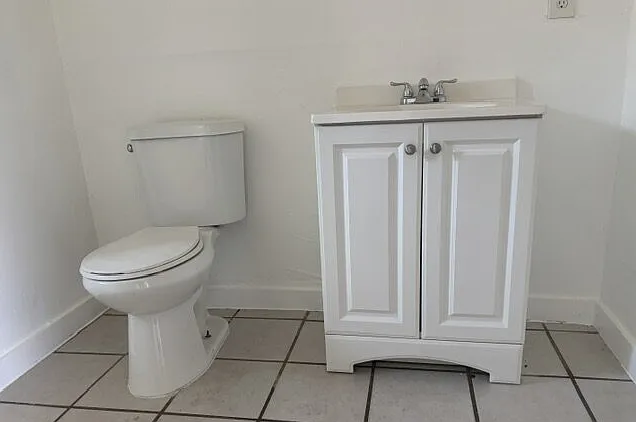 2 bed, 1.0 bath, $842 — Photo 4