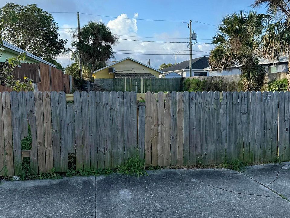 2nd image of 1040 18th Street