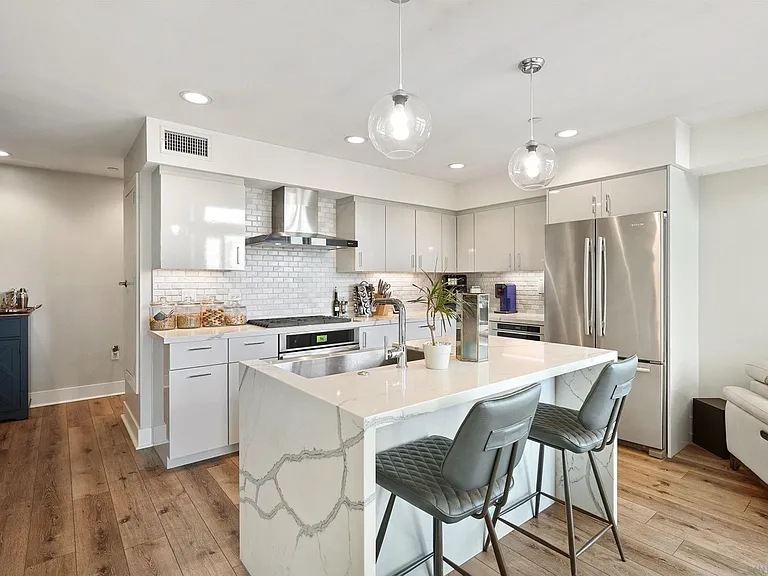 3030 Jarvis St #7 — Photo 28
