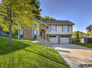 16130 Cedar Cir, Omaha, NE 68130