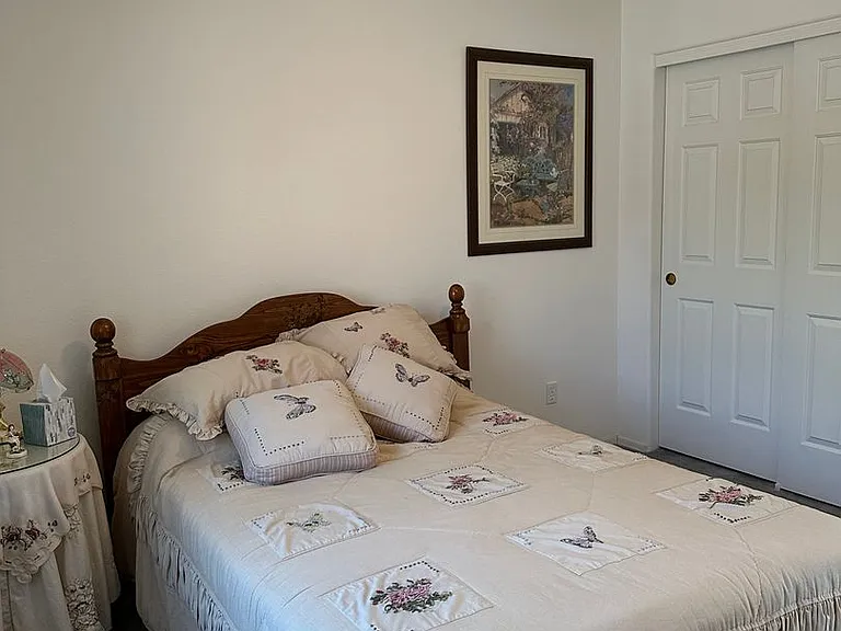 2570 Huntington Dr — Photo 16