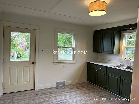 3rd image of 33 Violette Ave